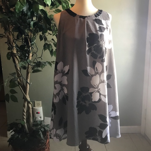 Simply Vera Vera Wang Dresses & Skirts - Simply Vera Wang Sleeveless Gray Floral Dress